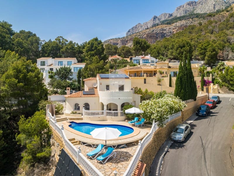 3 bedroom Villa for sale in Altea la Vella with pool - € 725,000 (Ref: 9371505)