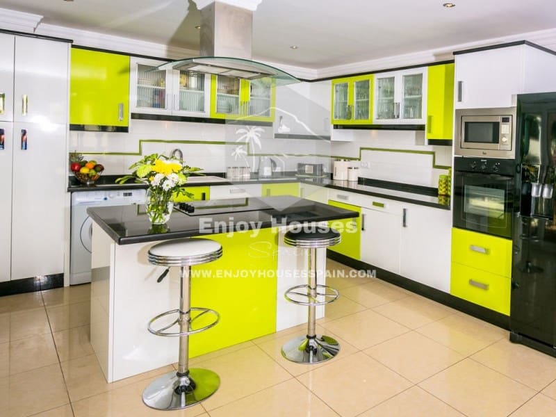 4 bedroom Villa for sale in Javea / Xabia with garage - € 750,000 (Ref: 9415348)