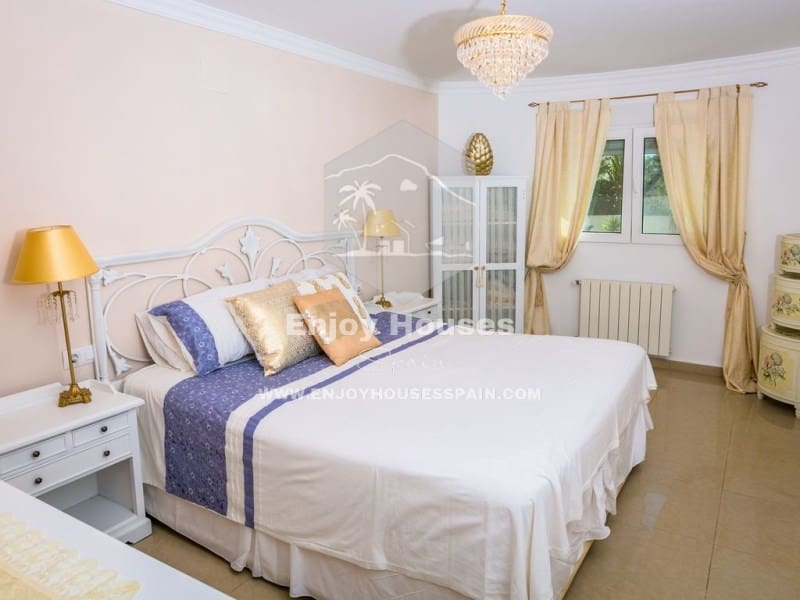 4 bedroom Villa for sale in Javea / Xabia with garage - € 750,000 (Ref: 9415348)