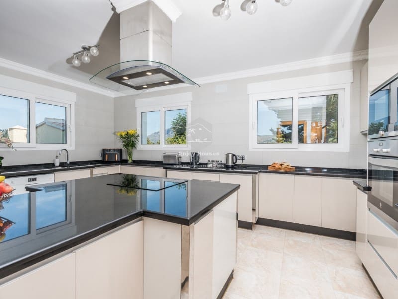 6 bedroom Villa for sale in Javea / Xabia with pool - € 1,500,000 (Ref: 9415349)