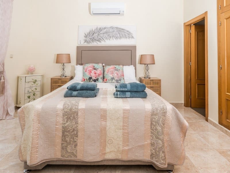 6 bedroom Villa for sale in Javea / Xabia with pool - € 1,500,000 (Ref: 9415349)