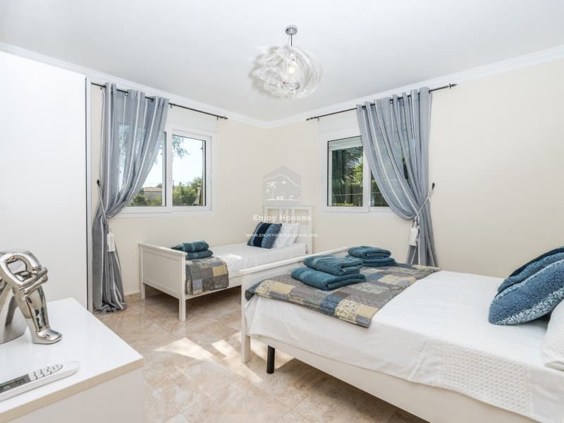 6 bedroom Villa for sale in Javea / Xabia with pool - € 1,500,000 (Ref: 9415349)