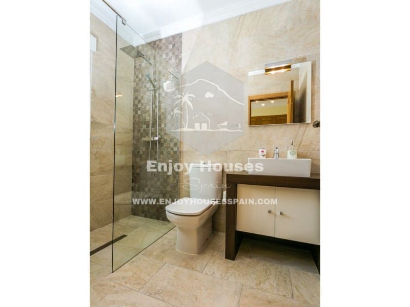 6 bedroom Villa for sale in Javea / Xabia with pool - € 1,500,000 (Ref: 9415349)