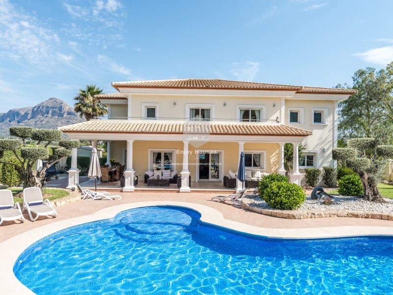 6 bedroom Villa for sale in Javea / Xabia with pool - € 1,500,000 (Ref: 9415349)
