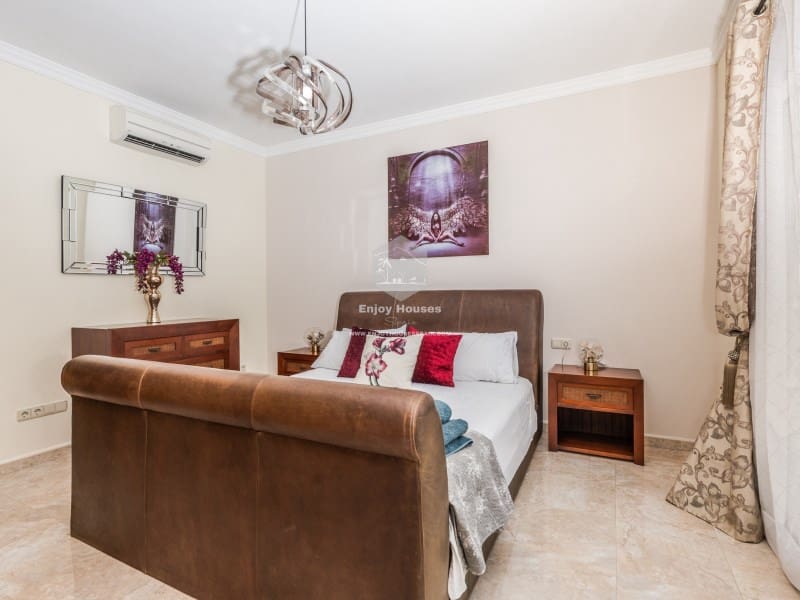 6 bedroom Villa for sale in Javea / Xabia with pool - € 1,500,000 (Ref: 9415349)