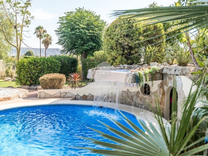 6 bedroom Villa for sale in Javea / Xabia with pool - € 1,500,000 (Ref: 9415349)