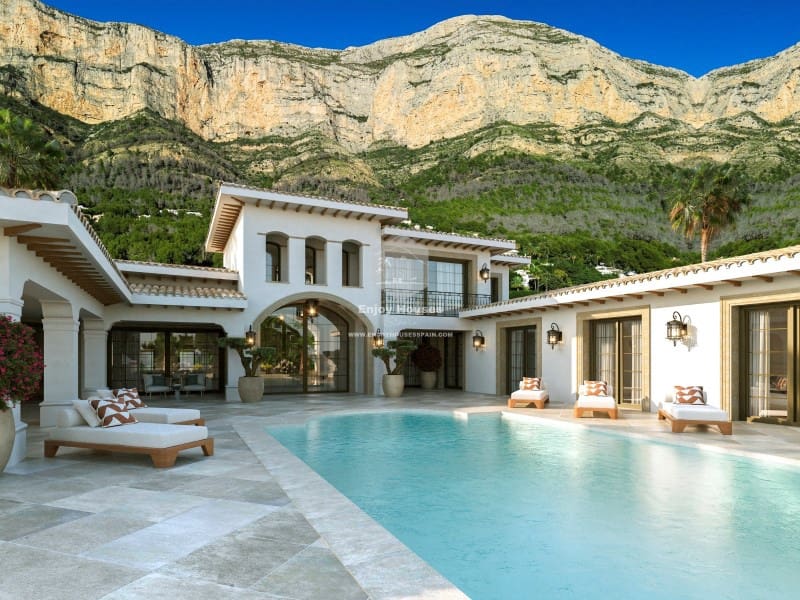 4 bedroom Villa for sale in Javea / Xabia with pool garage - € 2,700,000 (Ref: 9415351)