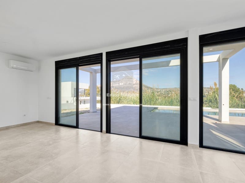 Chalet de 3 habitaciones en Javea / Xàbia en venta con piscina - 1.300.000 € (Ref: 9421682)