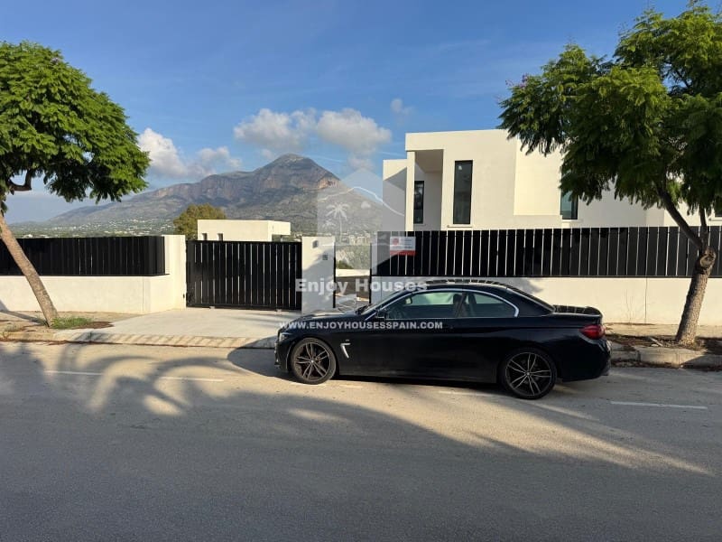 Chalet de 3 habitaciones en Javea / Xàbia en venta con piscina - 1.300.000 € (Ref: 9421682)