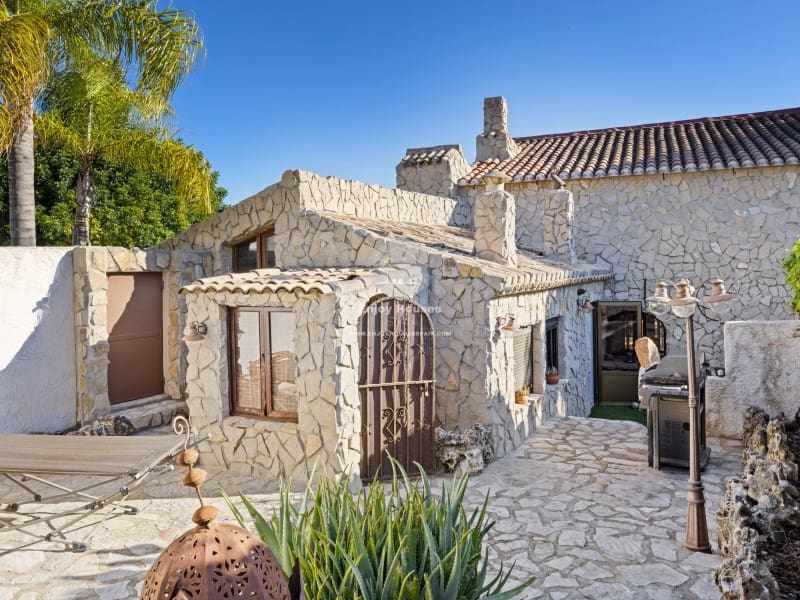 4 bedroom Finca/Country House for sale in Javea / Xabia with pool - € 895,000 (Ref: 9421684)