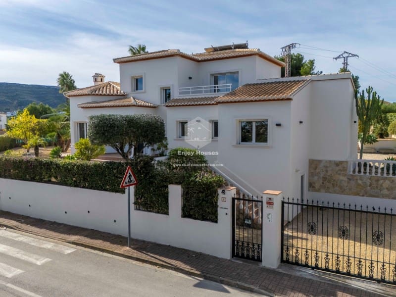 3 bedroom Villa for sale in Javea / Xabia with pool - € 899,000 (Ref: 9421685)