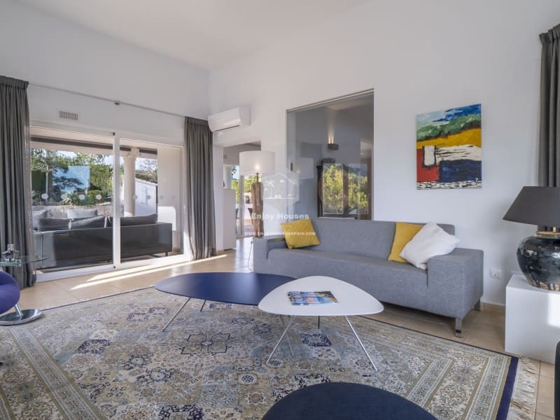 3 bedroom Villa for sale in Javea / Xabia with pool - € 899,000 (Ref: 9421685)