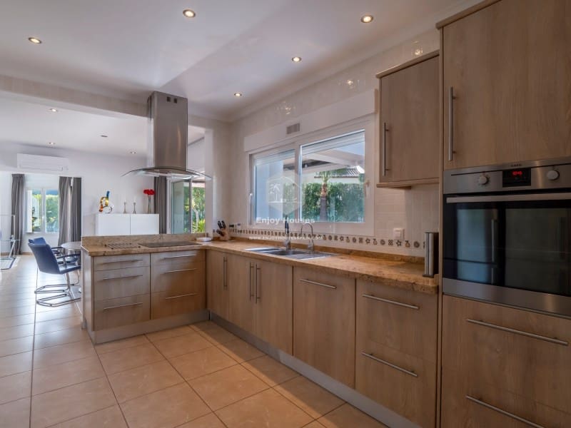 3 bedroom Villa for sale in Javea / Xabia with pool - € 899,000 (Ref: 9421685)