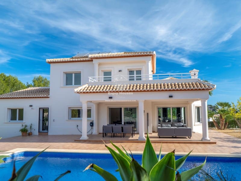3 bedroom Villa for sale in Javea / Xabia with pool - € 899,000 (Ref: 9421685)