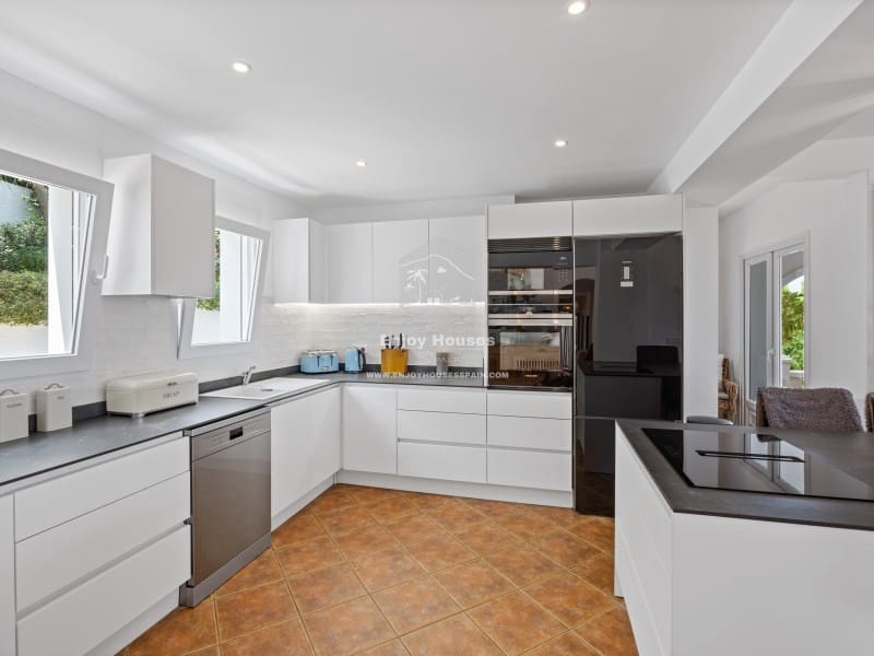 4 sypialnia Willa na sprzedaż w Javea / Xabia z basenem - 1 675 000 € (Ref: 9470757)