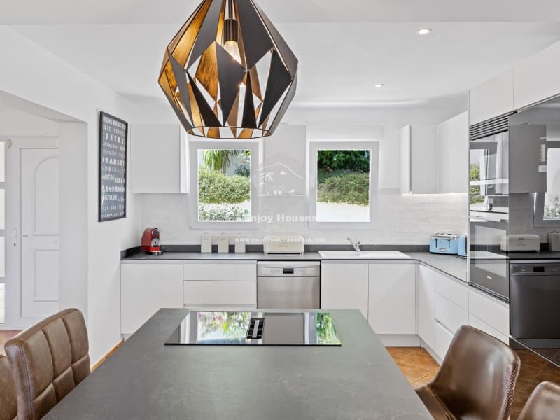 4 sypialnia Willa na sprzedaż w Javea / Xabia z basenem - 1 675 000 € (Ref: 9470757)