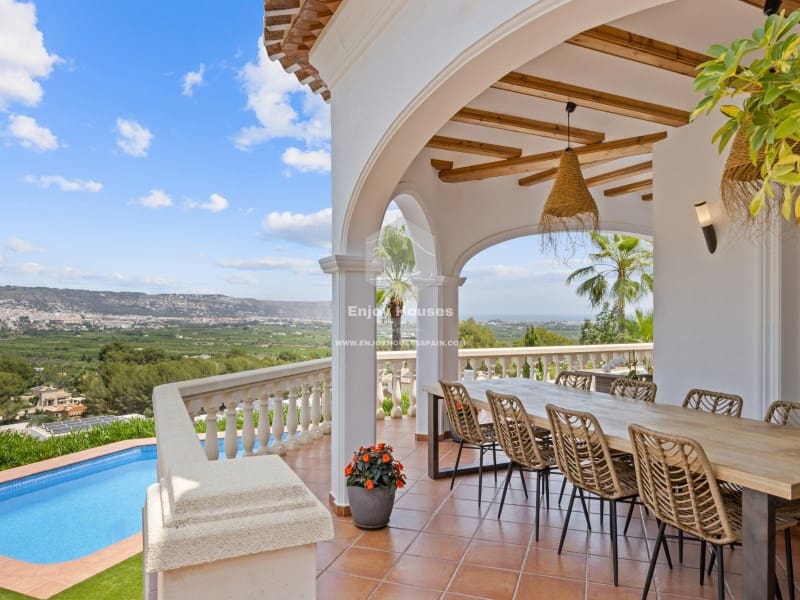 4 sypialnia Willa na sprzedaż w Javea / Xabia z basenem - 1 675 000 € (Ref: 9470757)