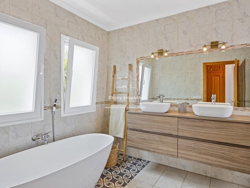 4 sypialnia Willa na sprzedaż w Javea / Xabia z basenem - 1 675 000 € (Ref: 9470757)