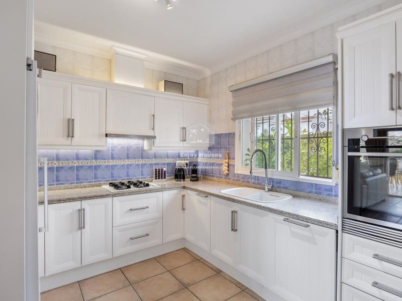 Chalet de 4 habitaciones en Benitachell / Benitatxell en venta con garaje - 620.000 € (Ref: 9473608)