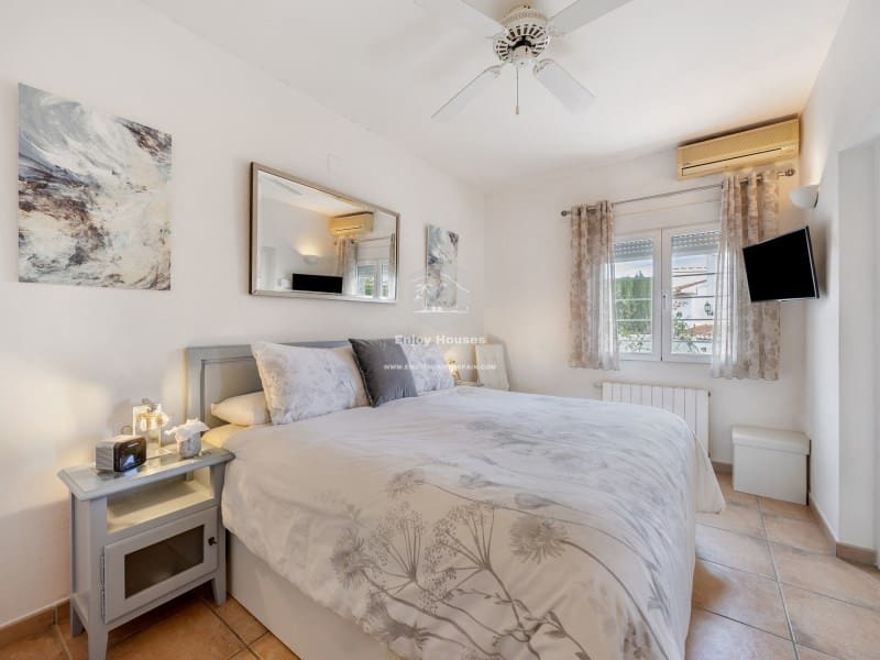 Chalet de 4 habitaciones en Benitachell / Benitatxell en venta con garaje - 620.000 € (Ref: 9473608)