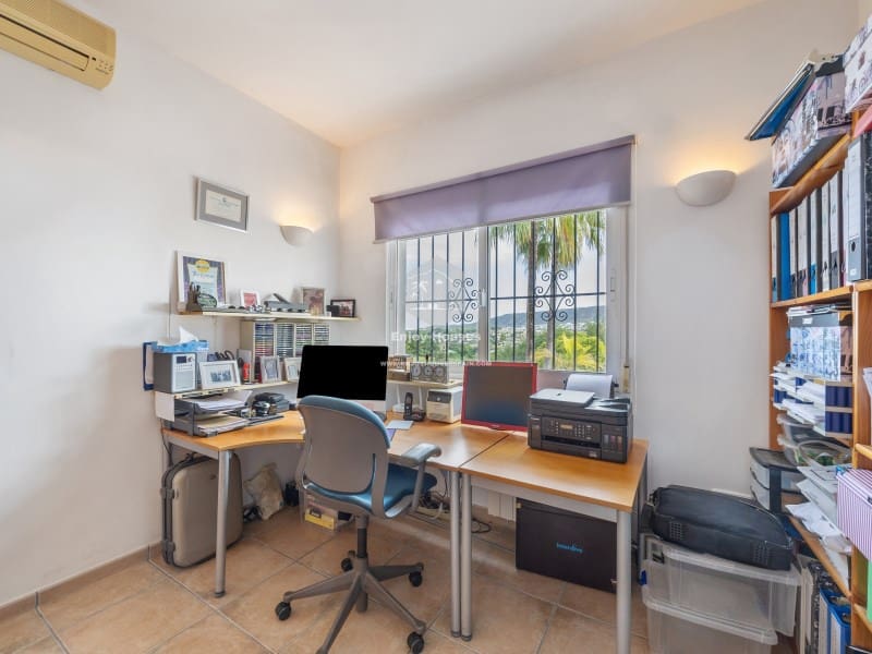 Chalet de 4 habitaciones en Benitachell / Benitatxell en venta con garaje - 620.000 € (Ref: 9473608)