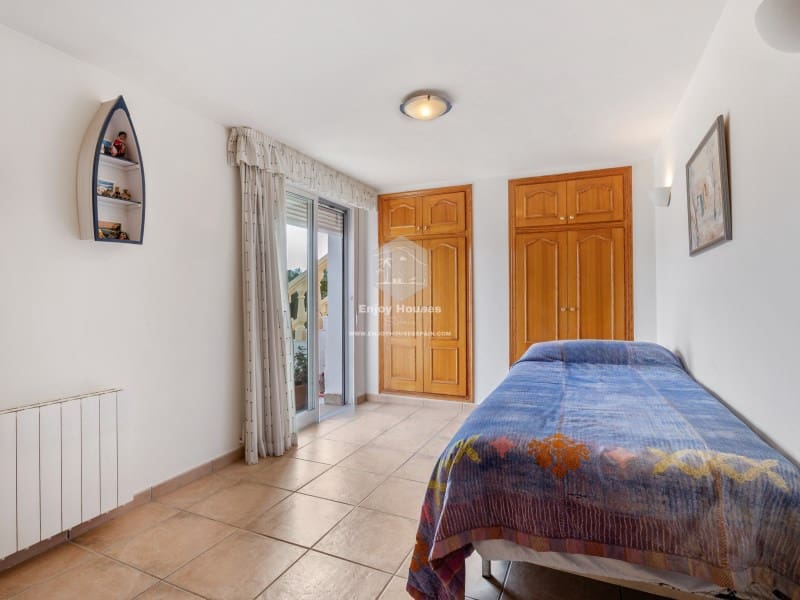 Chalet de 4 habitaciones en Benitachell / Benitatxell en venta con garaje - 620.000 € (Ref: 9473608)