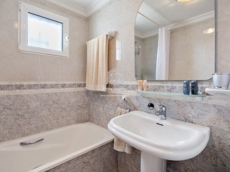 Chalet de 4 habitaciones en Benitachell / Benitatxell en venta con garaje - 620.000 € (Ref: 9473608)