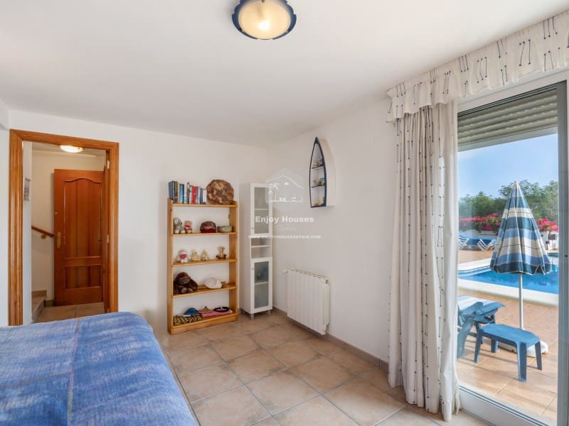 Chalet de 4 habitaciones en Benitachell / Benitatxell en venta con garaje - 620.000 € (Ref: 9473608)