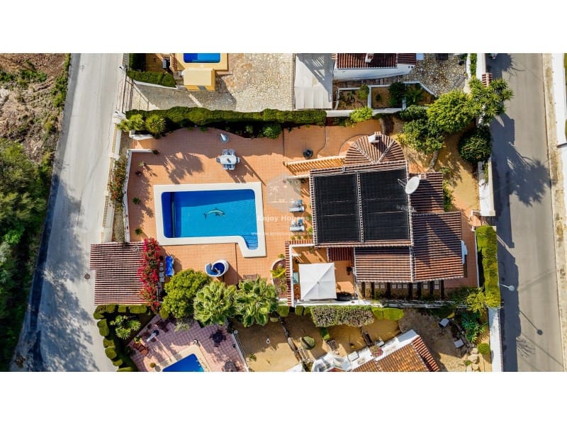 Chalet de 4 habitaciones en Benitachell / Benitatxell en venta con garaje - 620.000 € (Ref: 9473608)