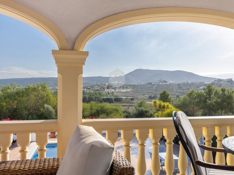 Chalet de 4 habitaciones en Benitachell / Benitatxell en venta con garaje - 620.000 € (Ref: 9473608)