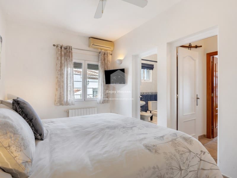 Chalet de 4 habitaciones en Benitachell / Benitatxell en venta con garaje - 620.000 € (Ref: 9473608)