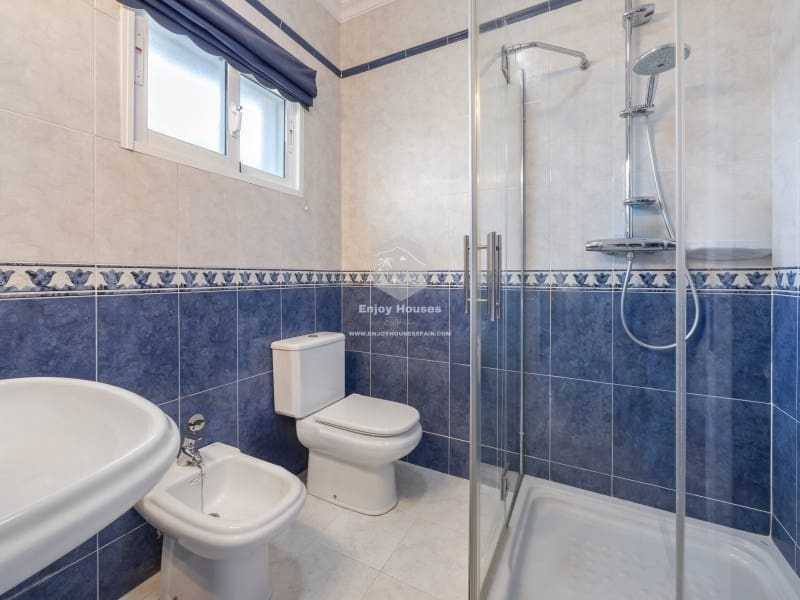 Chalet de 4 habitaciones en Benitachell / Benitatxell en venta con garaje - 620.000 € (Ref: 9473608)