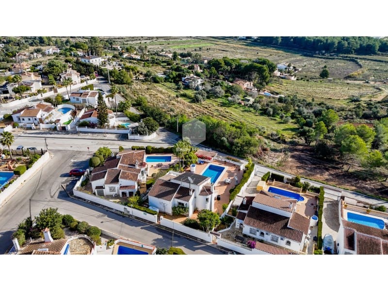 Chalet de 4 habitaciones en Benitachell / Benitatxell en venta con garaje - 620.000 € (Ref: 9473608)