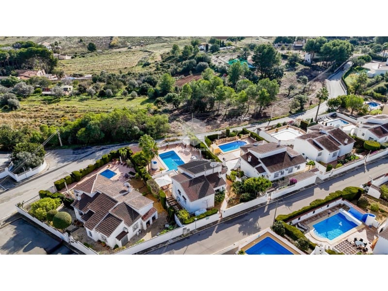 Chalet de 4 habitaciones en Benitachell / Benitatxell en venta con garaje - 620.000 € (Ref: 9473608)