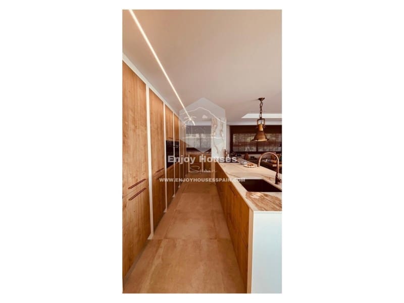 5 bedroom Villa for sale in Altea with garage - € 2,500,000 (Ref: 9499551)