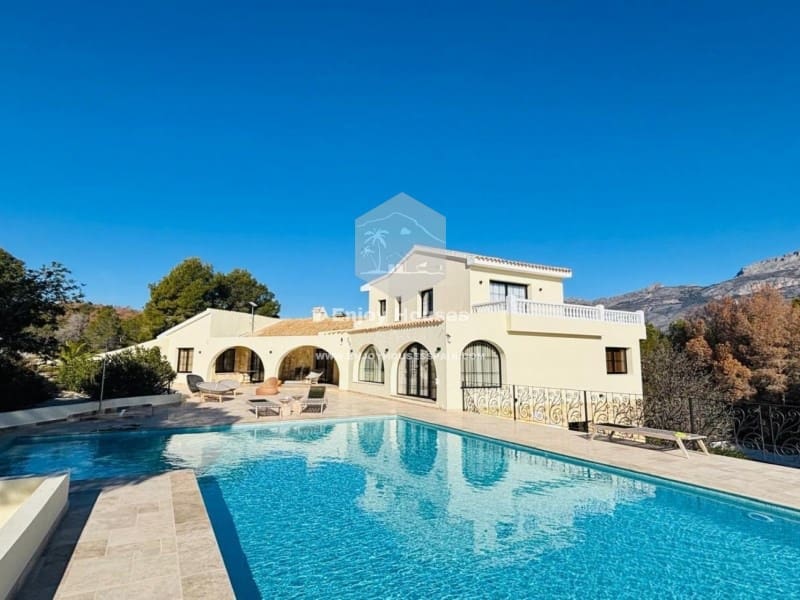 5 bedroom Villa for sale in Altea with garage - € 2,500,000 (Ref: 9499551)