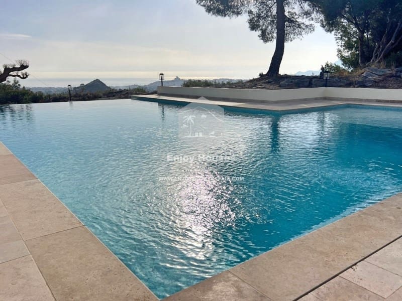 5 bedroom Villa for sale in Altea with garage - € 2,500,000 (Ref: 9499551)