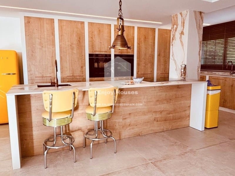 5 bedroom Villa for sale in Altea with garage - € 2,500,000 (Ref: 9499551)