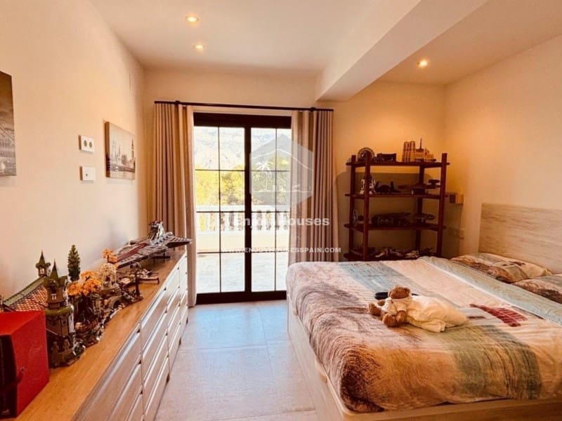 5 bedroom Villa for sale in Altea with garage - € 2,500,000 (Ref: 9499551)