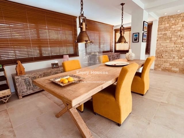 5 makuuhuone Huvila myytävänä paikassa Altea mukana 
autotalli - 2 500 000 € (Ref: 9499551)