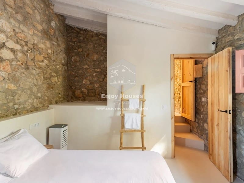 6 bedroom Finca/Country House for sale in Benissa - € 725,000 (Ref: 9508015)