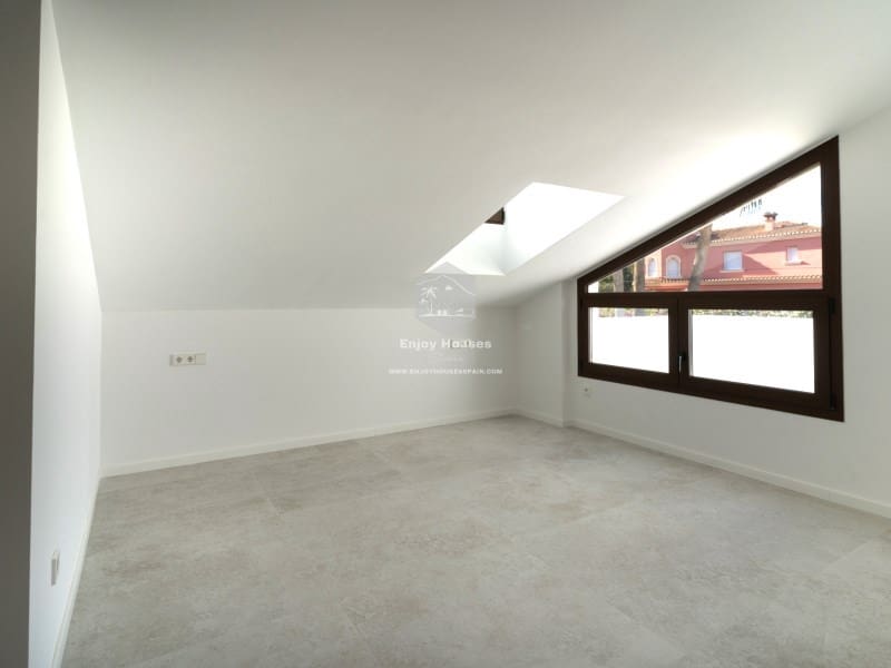 4 sovrum Villa till salu i Denia med pool garage - 1 350 000 € (Ref: 9518078)