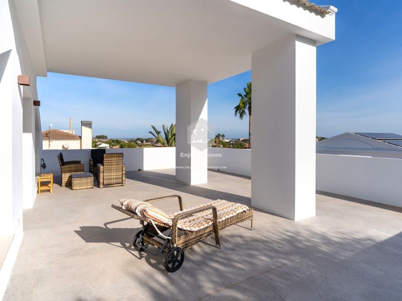 4 sovrum Villa till salu i Denia med pool garage - 1 350 000 € (Ref: 9518078)