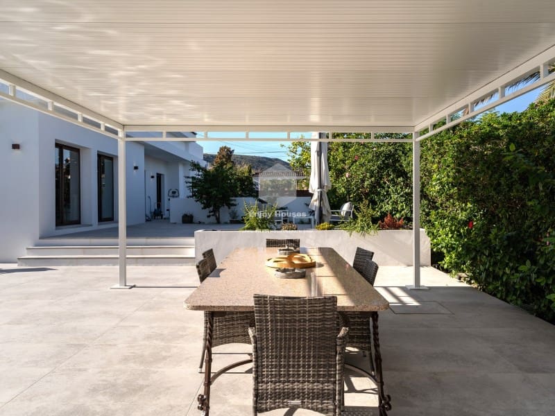 4 sovrum Villa till salu i Denia med pool garage - 1 350 000 € (Ref: 9518078)