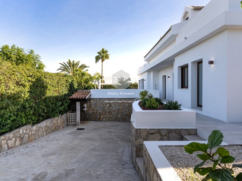 4 sovrum Villa till salu i Denia med pool garage - 1 350 000 € (Ref: 9518078)