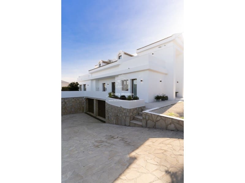 4 sovrum Villa till salu i Denia med pool garage - 1 350 000 € (Ref: 9518078)