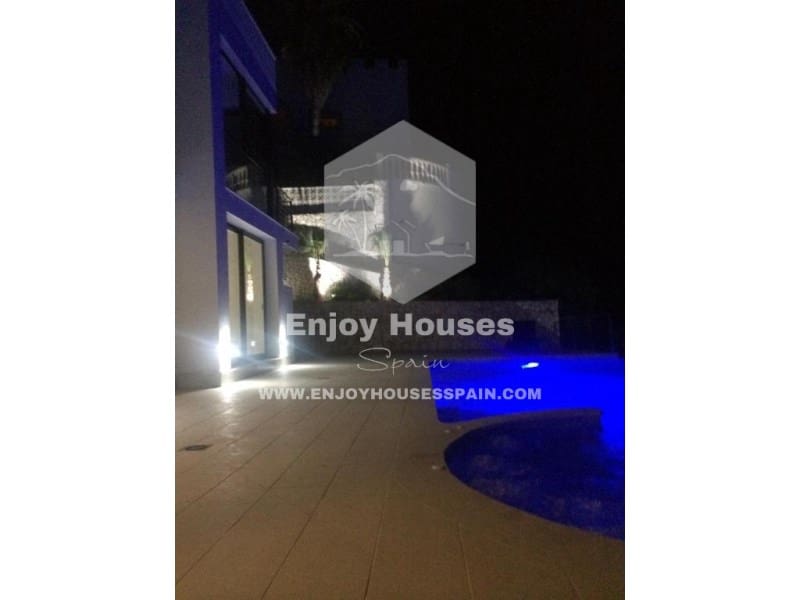 Villa for sale in Javea / Xabia - € 2,750,000 (Ref: 9535342)