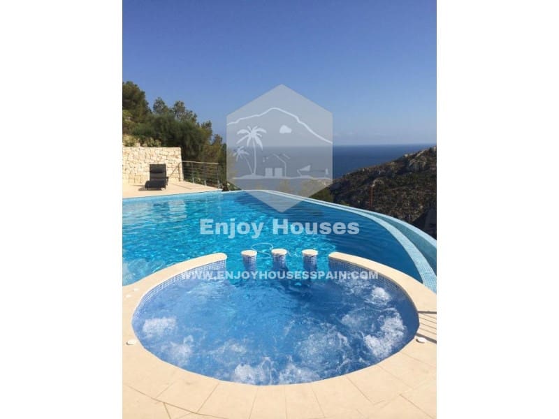 Villa for sale in Javea / Xabia - € 2,750,000 (Ref: 9535342)