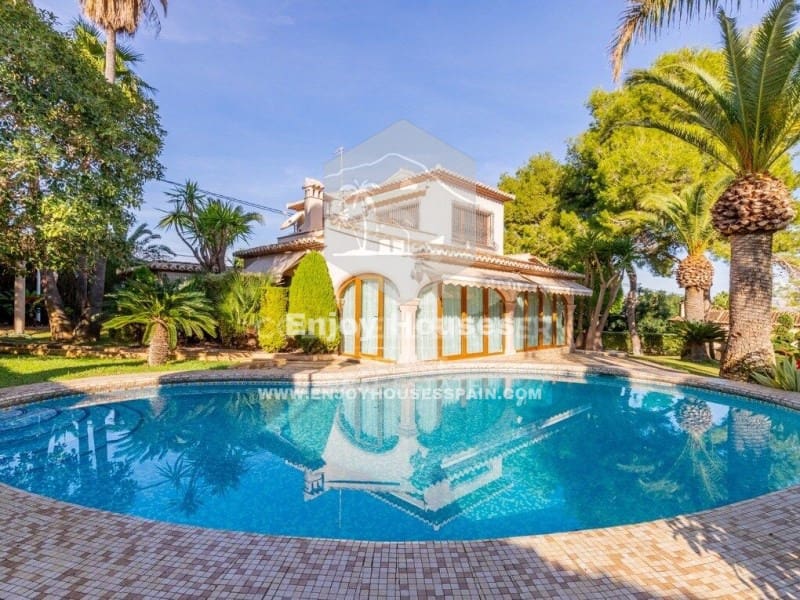 3 slaapkamer Villa te koop in Javea / Xabia met zwembad - € 800.000 (Ref: 9535343)