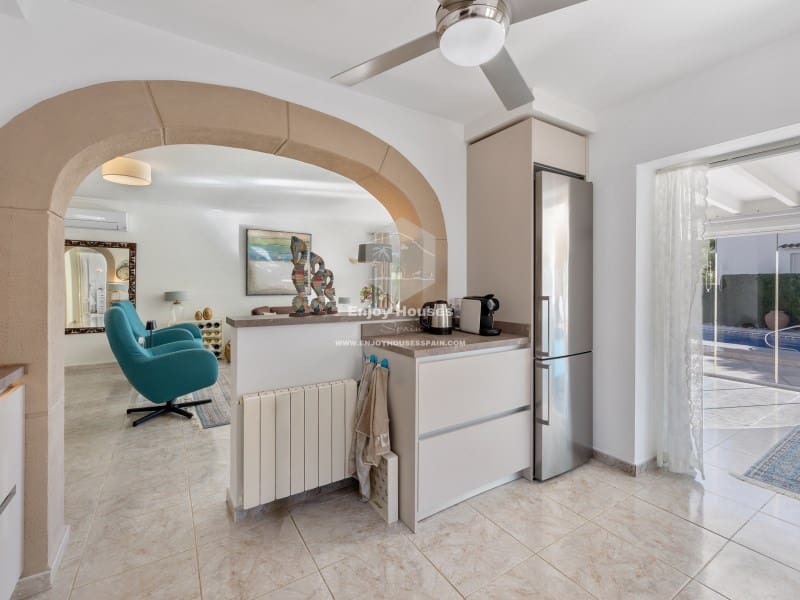 5 sypialnia Willa na sprzedaż w Benissa z basenem garażem - 795 000 € (Ref: 9536778)